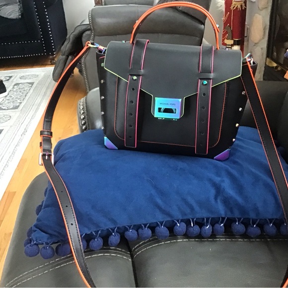 Michael Kors Black Manhattan Satchel with crossbody strap - Picture 3 of 4